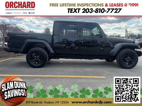Used 2022 Jeep Gladiator Sport image 2