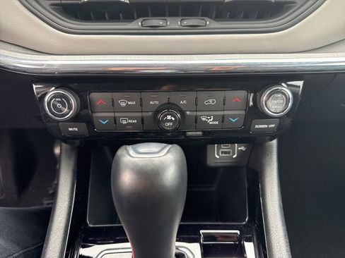 Certified 2022 Jeep Compass Limited image 8