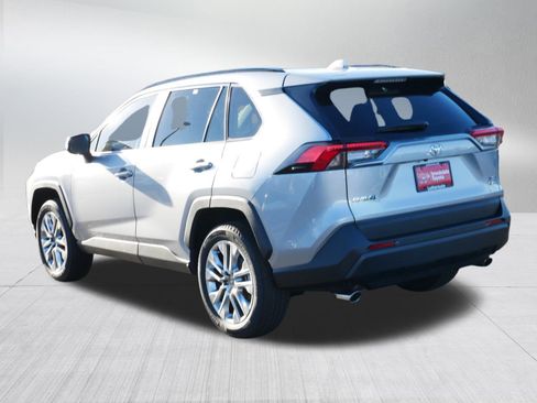 Certified 2025 Toyota RAV4 XLE Premium image 5