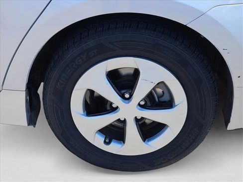 Used 2015 Toyota Prius Two image 8