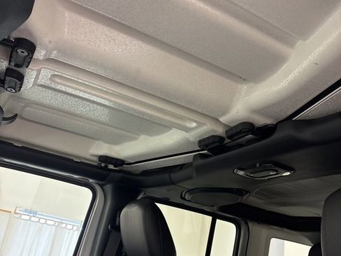 Used 2023 Jeep Wrangler Unlimited Sahara w/ Cold Weather Group image 17