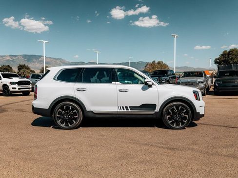 Used 2025 Kia Telluride SX w/ SX Captain's Chair Package AWD/4WD image 8