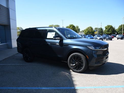 New 2025 Lincoln Navigator Reserve w/ Jet Appearance Package image 8