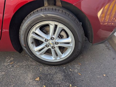 Used 2017 Chevrolet Cruze LT w/ Convenience Package image 7