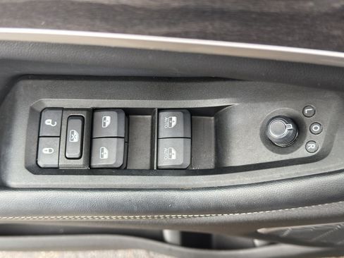 Used 2025 Jeep Grand Cherokee Limited w/ Luxury Tech Group II AWD/4WD image 12