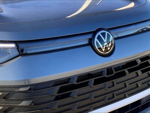 Certified 2025 Volkswagen Tiguan SE image 27