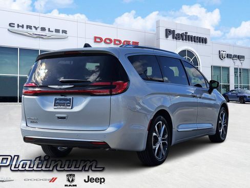 New 2026 Chrysler Pacifica Pinnacle image 5