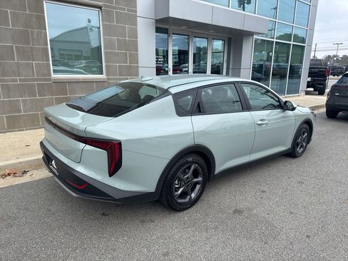 Used 2025 Kia K4 LXS image 9