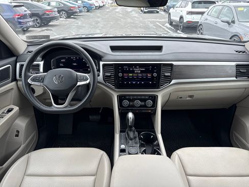 Certified 2023 Volkswagen Atlas SE w/ Black Wheel Package image 13