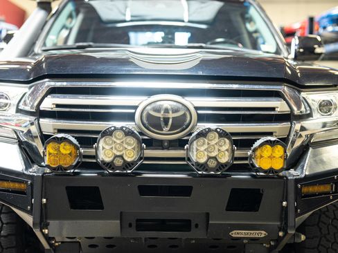 Used 2019 Toyota Land Cruiser image 21