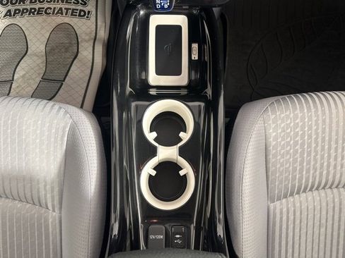 Used 2016 Toyota Prius Three image 18
