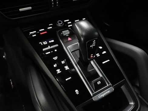 Used 2021 Porsche Cayenne image 31