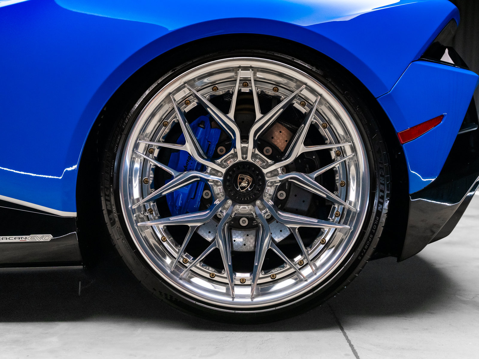 Used 2024 Lamborghini Huracan EVO AWD/4WD image 37