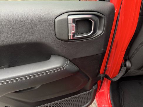 Used 2023 Jeep Wrangler Sahara image 16