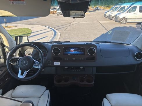 Used 2022 Mercedes-Benz Sprinter 144 Cargo image 58