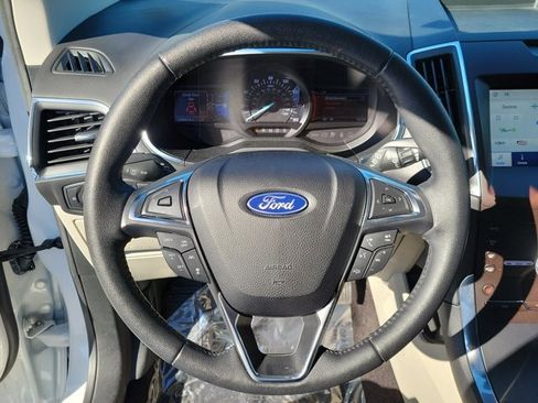 Used 2020 Ford Edge Titanium image 27