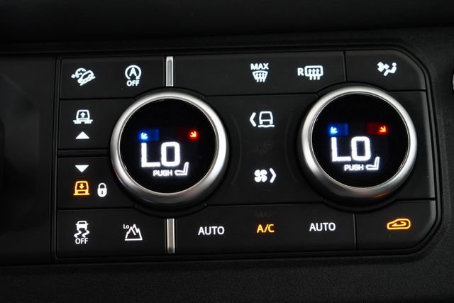 Used 2024 Land Rover Defender 110 X-Dynamic SE AWD/4WD image 30