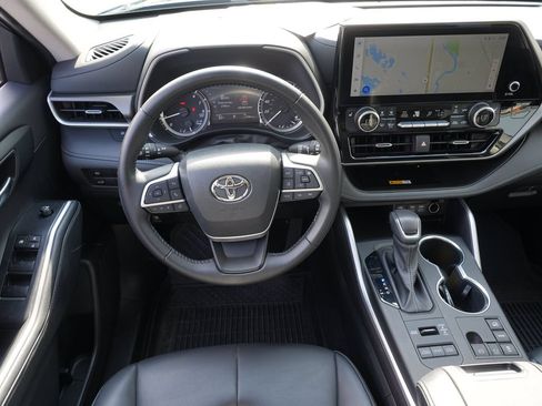 Used 2023 Toyota Highlander XLE AWD/4WD image 20