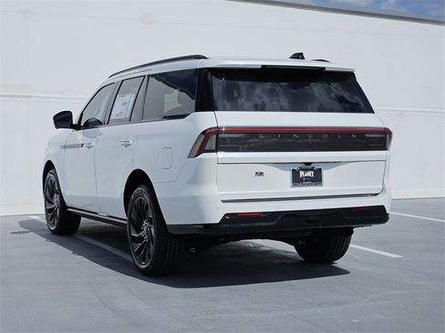 New 2025 Lincoln Navigator Reserve w/ Jet Appearance Package image 5