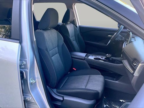 Used 2024 Nissan Rogue SV FWD image 9