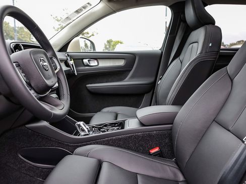 New 2025 Volvo XC40 B5 Plus w/ Climate Package image 19