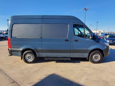 Used 2019 Mercedes-Benz Sprinter 144 image 4