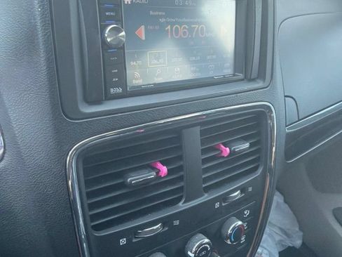Used 2015 Dodge Grand Caravan SE w/ Quick Order Package 29E SE FWD image 9