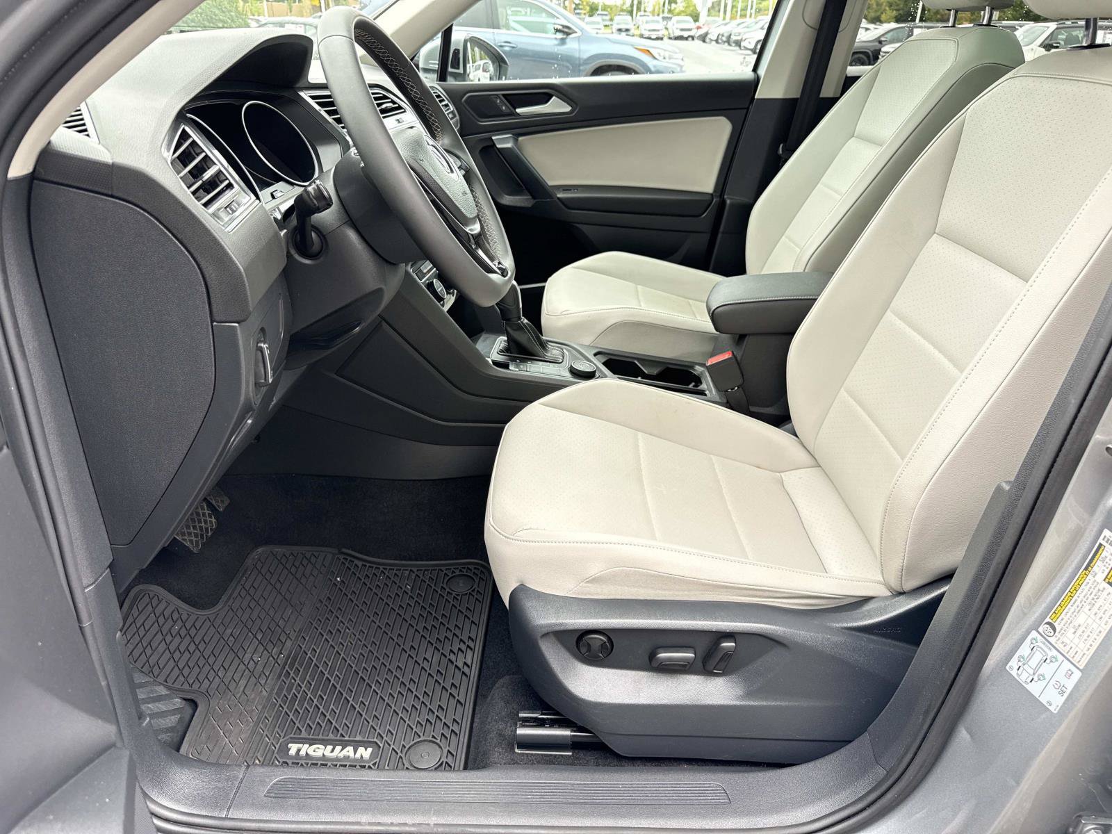 Used 2021 Volkswagen Tiguan SE w/ Panoramic Sunroof Package AWD/4WD image 29