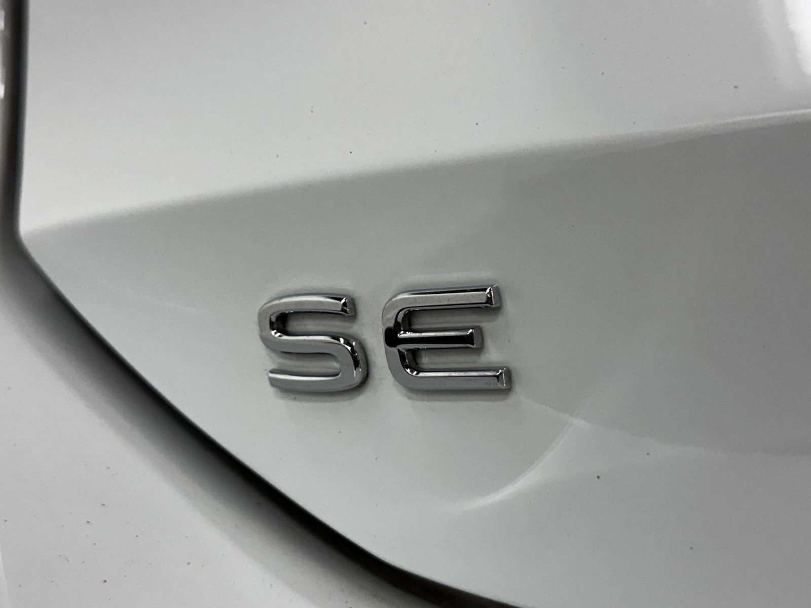 Used 2025 Volkswagen Tiguan SE AWD/4WD image 8