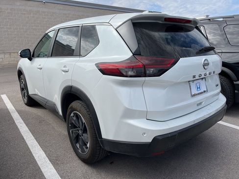 Used 2024 Nissan Rogue SV image 4
