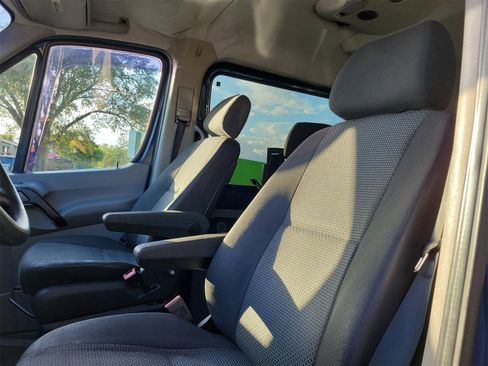 Used 2013 Mercedes-Benz Sprinter 2500 image 9