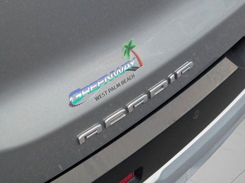 Used 2023 GMC Acadia SLT image 24