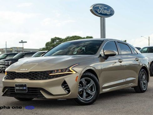 Used 2022 Kia K5 LXS FWD image 1