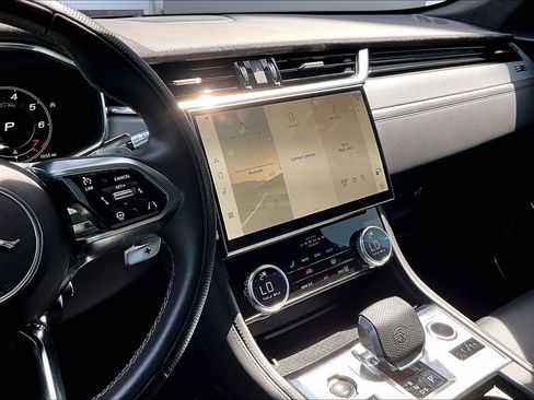 Certified 2022 Jaguar F-PACE SVR AWD/4WD image 6
