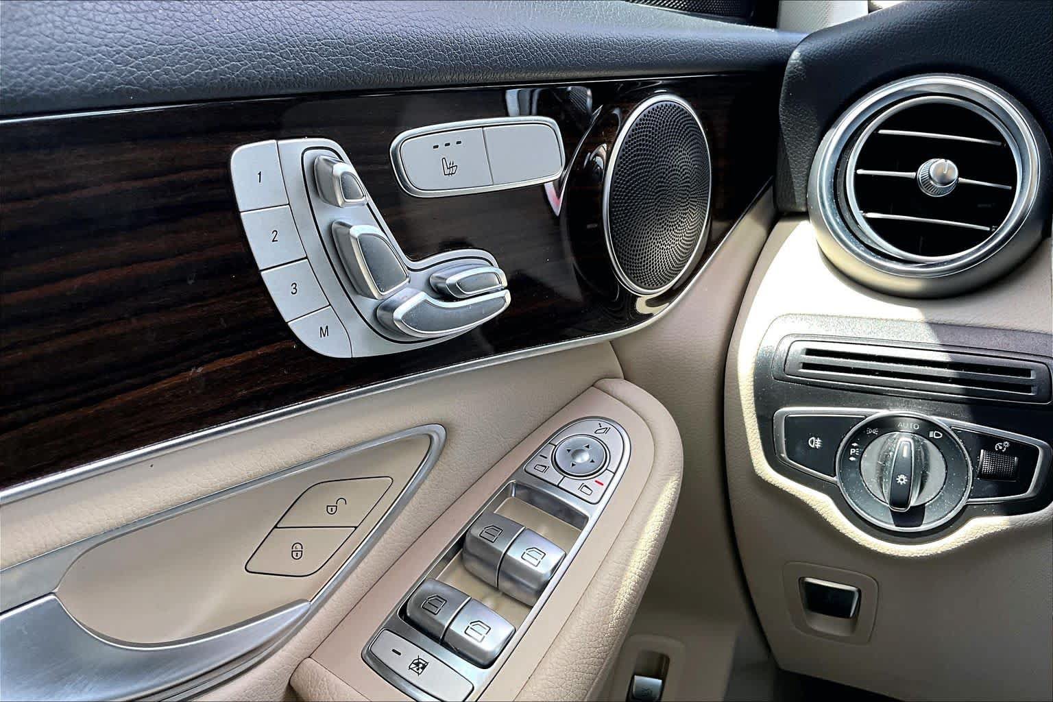 Used 2022 Mercedes-Benz GLC 300 image 35