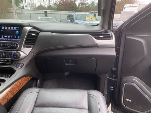 Used 2020 Chevrolet Suburban Premier image 29