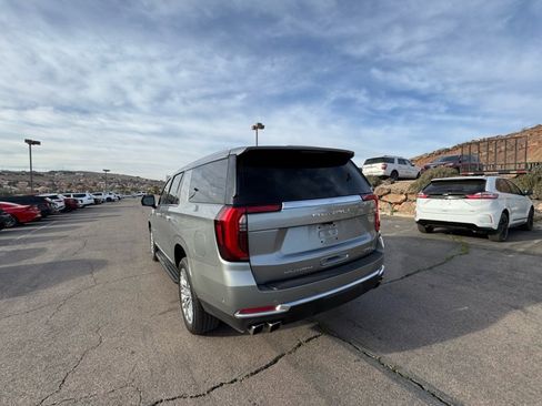 Used 2025 GMC Yukon XL Denali image 3