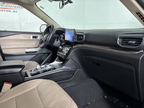 Used 2023 Ford Explorer Limited image 32