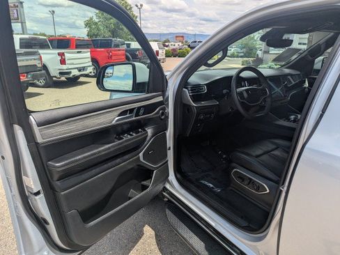 Used 2022 Jeep Wagoneer Series II AWD/4WD image 8