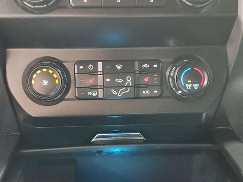 Used 2021 Ford F250 XLT w/ XLT Premium Package AWD/4WD image 32