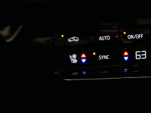 Used 2023 Buick Envision Avenir AWD/4WD image 26