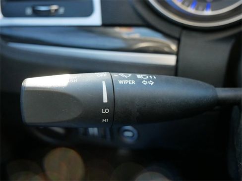 Used 2017 Chrysler 300 Limited image 25