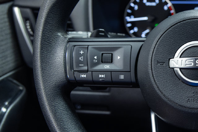 Used 2023 Nissan Rogue S AWD/4WD image 14
