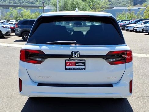 New 2026 Honda Odyssey Touring image 5