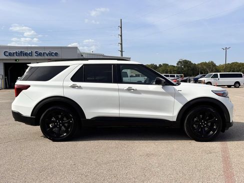 Used 2023 Ford Explorer ST-Line w/ Class IV Trailer Tow Package RWD image 4
