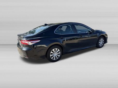 Used 2019 Toyota Camry LE FWD image 3