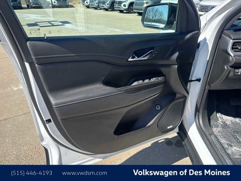 Used 2023 GMC Acadia SLT w/ Elevation Edition image 22