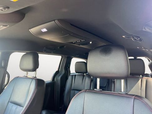 Used 2019 Dodge Grand Caravan GT FWD image 12