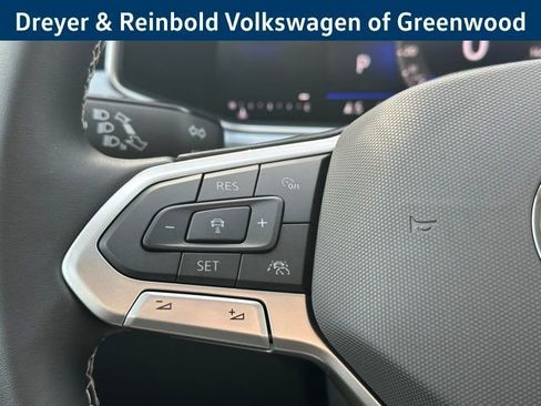 New 2026 Volkswagen Taos SE image 16