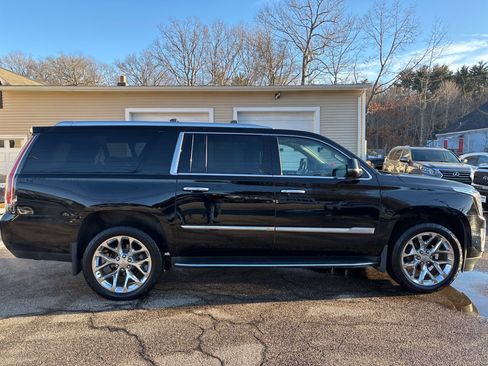 Used 2019 Cadillac Escalade ESV Luxury image 6